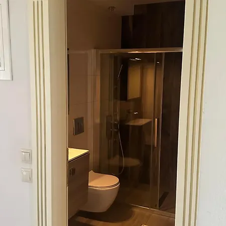 Greek Mansion 尼亚·蒙达尼亚